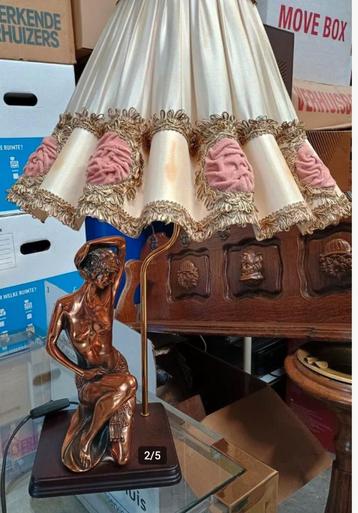 fraaie schemerlamp met mooie voet beschikbaar voor biedingen