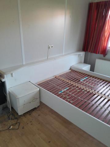 Bedombouw met 2 nachtkastjes en 2 lattenbodems 