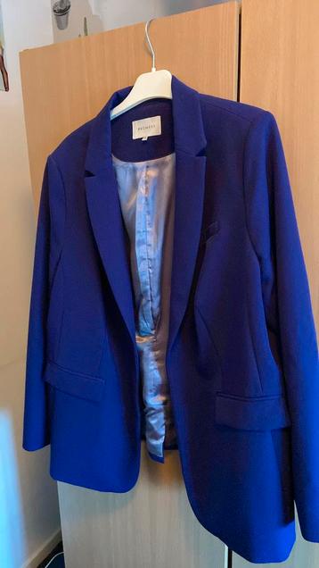 Zeer mooie paarse blazer maat 48 beschikbaar voor biedingen