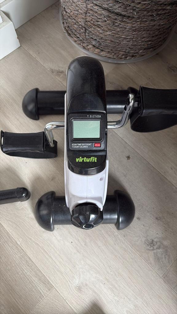Virtufit Bureaufiets - Compact en Handig!, Sport en Fitness, Fitnessapparatuur, Zo goed als nieuw, Stoelfiets, Benen, Kunststof
