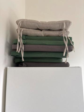 8 IKEA Ivar stoelen met gekleurde kussens - afbeelding 4