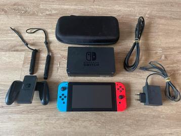 Nintendo Switch V2 Compleet in Top Staat + Beschermcase  beschikbaar voor biedingen