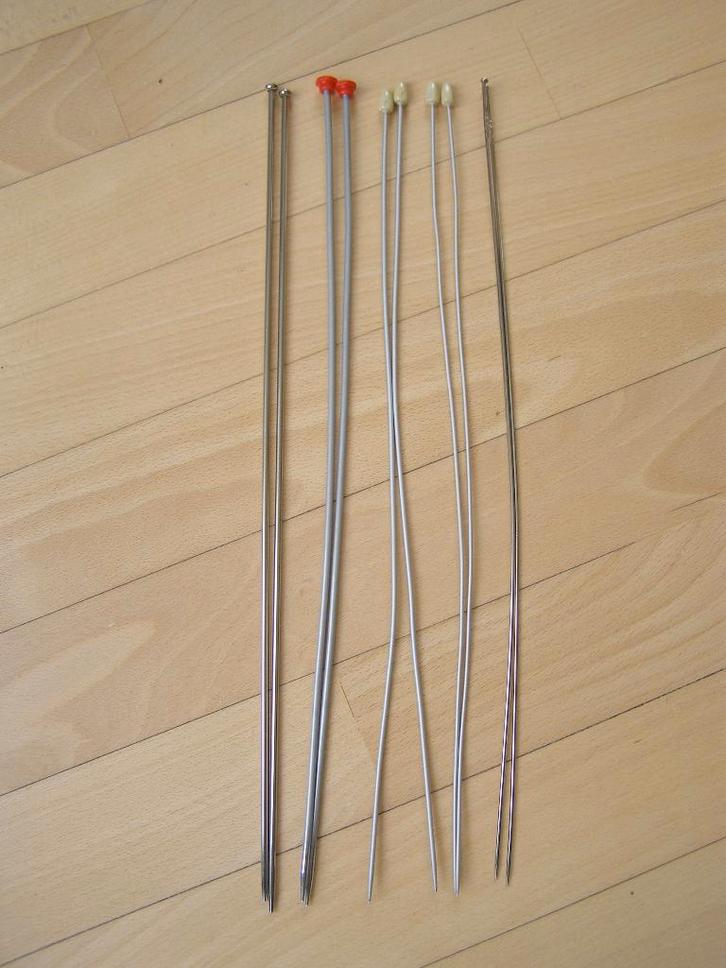 Breinaalden, mt 3½, 2½ en 2; 5 sets van 2 naalden met knop, Hobby en Vrije tijd, Breien en Haken, Gebruikt, Breien, Naald, Ophalen of Verzenden