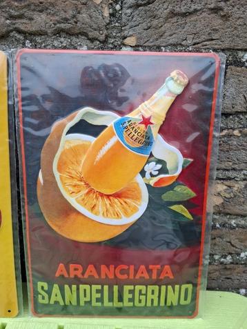 reclamebord in reliëf San Pellegrino (in verpakking) beschikbaar voor biedingen