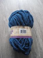1 bol koraalgaren blauw 100 gram, Hobby en Vrije tijd, Breien en Haken, Ophalen of Verzenden, Nieuw, Breien of Haken, Wol of Garen