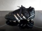 Adidas voetbalschoenen maat 34 zwart met 3 grijszilveren str, Schoenen, Gebruikt, Ophalen of Verzenden