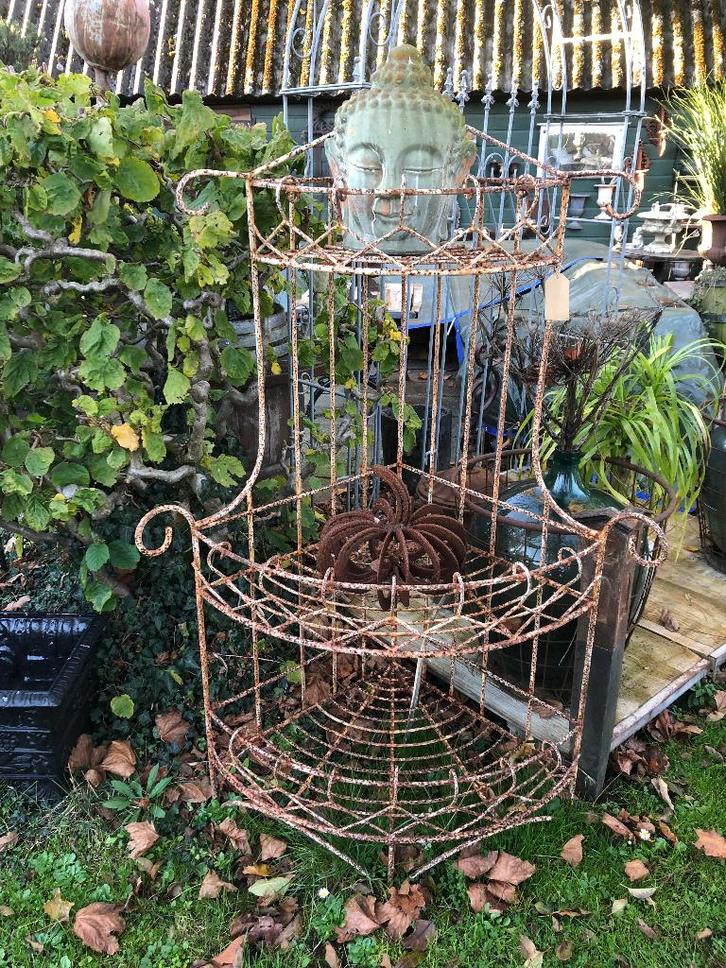 2 antieke zware smeedijzeren hoek etageres, Huis en Inrichting, Woonaccessoires | Etagères, Gebruikt, Ophalen