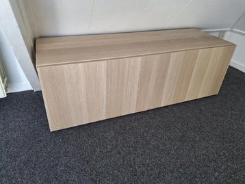 Twee lage besta Ikea kastjes