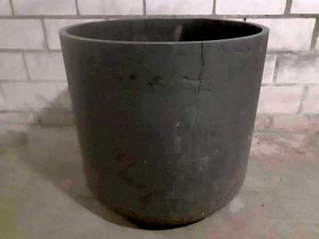 GRATIS: ronde bloempot/plantepot H42 x B43 cm, met scheur d1 beschikbaar voor biedingen