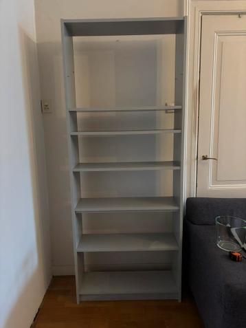 Gratis Grijze billy boekenkast van ikea - afbeelding 1