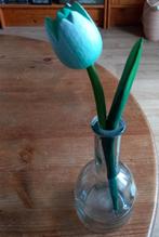 Tulp in vaasje. Tulp is van hout., Overige kleuren, Nieuw, Ophalen of Verzenden, Glas