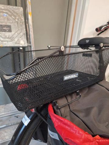 Fietsmand achter - Basil beschikbaar voor biedingen