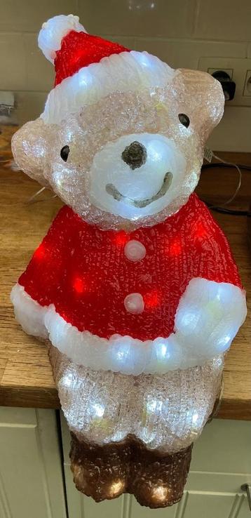 Zittend kerstbeer met led verlichting beschikbaar voor biedingen