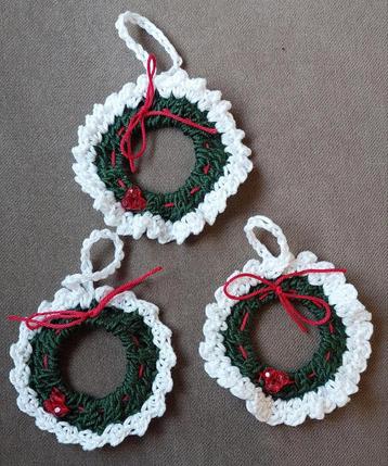 Kerstkransjes gehaakt voor in kerstboom  beschikbaar voor biedingen