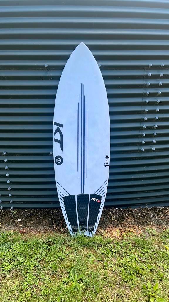 Nette KT surfplank 5.4 shortboard/fish, Watersport en Boten, Golfsurfen, Zo goed als nieuw, Shortboard, Ophalen of Verzenden