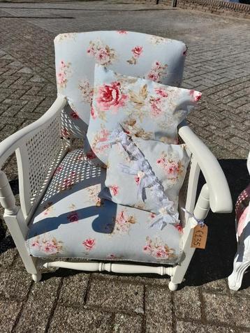 Mooie brocante kinder fauteuile opnieuw gestoffeerd  beschikbaar voor biedingen