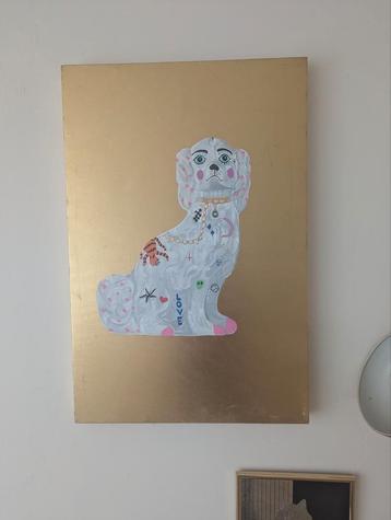 Origineel kunstwerk – “Tatted Dog” op goud textiel – 5075 c beschikbaar voor biedingen