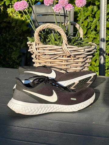 Nike Revolution 5 – Maat 42 – Hardloopschoenen beschikbaar voor biedingen