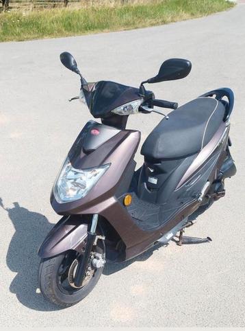 Kymco VP50 Snorfiets / 2015 / km stand 7240 beschikbaar voor biedingen