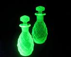 2 antieke vaseline uranium glas parfumflessen, Baccarat?, Antiek en Kunst, Antiek | Glas en Kristal, Verzenden