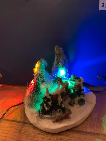 Kerstdorp tafereel met verlichting beschikbaar voor biedingen