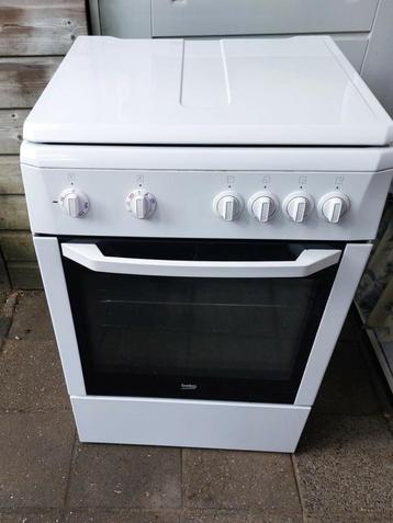 Stevige,goedwerkende Beko Gasfornuis met Electrisch oven  beschikbaar voor biedingen