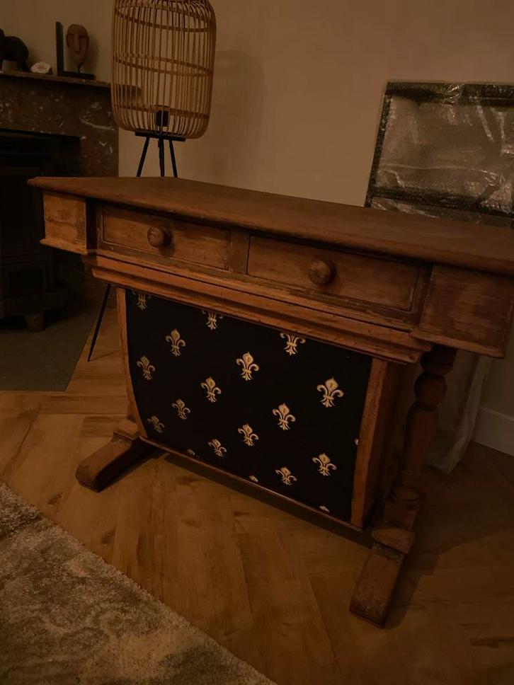 Oude blauw met gouden accenten tafel met lades, Huis en Inrichting, Tafels | Sidetables, Gebruikt, 50 tot 75 cm, 100 tot 150 cm