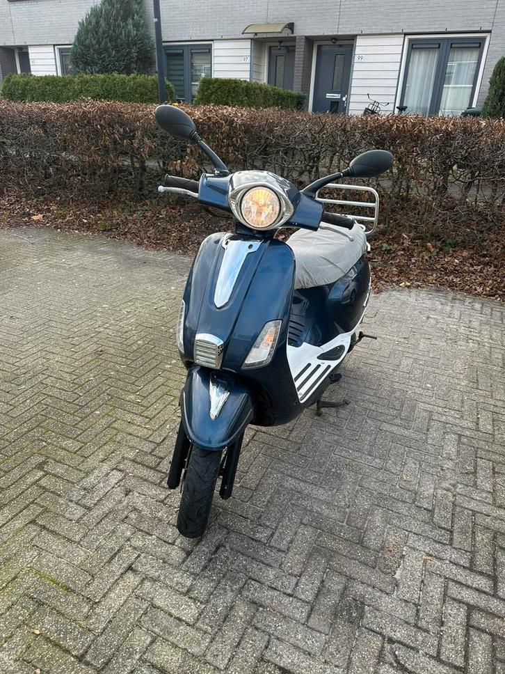 Nette btc bravo scooter, Fietsen en Brommers, Snorfietsen en Snorscooters, Zo goed als nieuw, Overige merken, Benzine, Ophalen of Verzenden