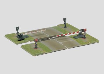 Marklin Z -  8992 Spoorwegovergang met halve bomen beschikbaar voor biedingen