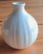 Vaasje Zenith Gouda, roomwit, 10 cm hoog, Antiek en Kunst, Antiek | Vazen, Verzenden