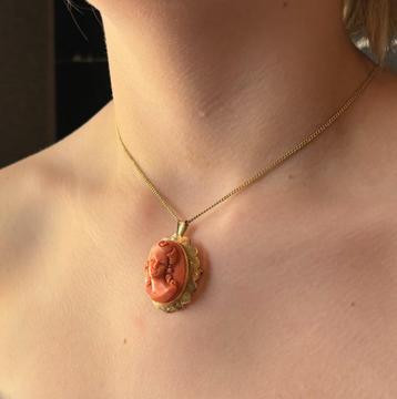 Bloedkoraal camee vrouw 14k gouden hanger broche vintage beschikbaar voor biedingen
