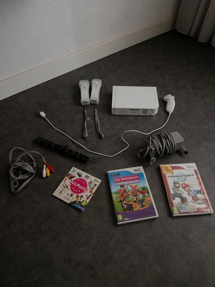 Nintendo Wii Console + Games, Spelcomputers en Games, Games | Nintendo Wii, Gebruikt, Sport, 3 spelers of meer, Vanaf 3 jaar, Eén computer