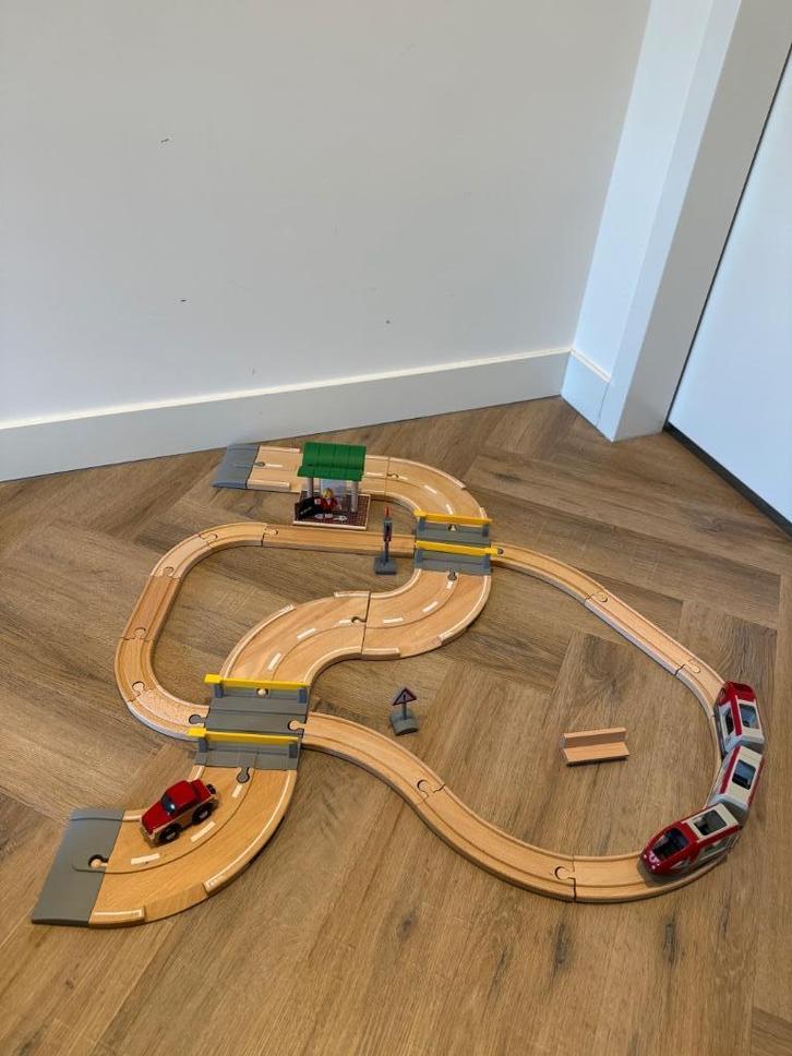 Heel goed Brio houten trein auto spoor & weg set 33209 rail, Kinderen en Baby's, Speelgoed | Houten speelgoed, Zo goed als nieuw