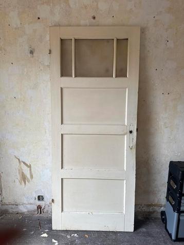 Houten binnendeur met glas beschikbaar voor biedingen