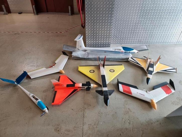 6 vliegtuigen met zender en alles , complete hobby, Hobby en Vrije tijd, Modelbouw | Radiografisch | Vliegtuigen, Gebruikt, Elektro