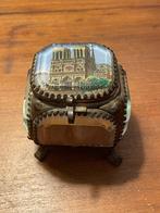 Mooi oud antiek glazen bruidskistje met Notre Dame 1900, Ophalen of Verzenden
