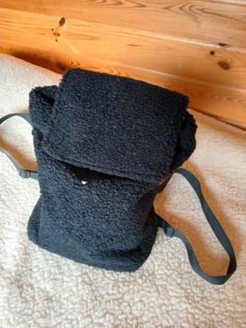 Zwart teddy rugtasje beschikbaar voor biedingen