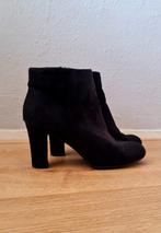 Mooie zwarte suede enkellaarsjes maat 41, New Shape, Zwart, Lage of Enkellaarzen, Ophalen of Verzenden