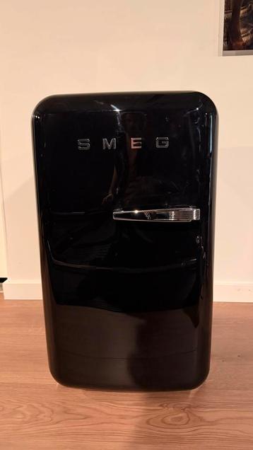 SMEG Mini Koelkast/Minibar - Stijlvol! beschikbaar voor biedingen