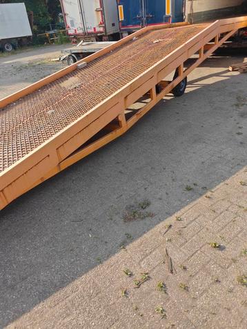 Laadbrug 8 ton moet deze week weg beschikbaar voor biedingen