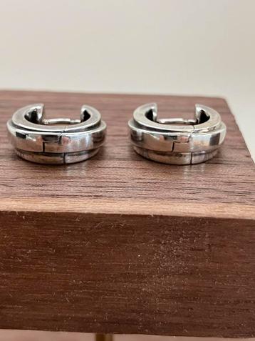 Solide set oorsieraden van  Esprit beschikbaar voor biedingen