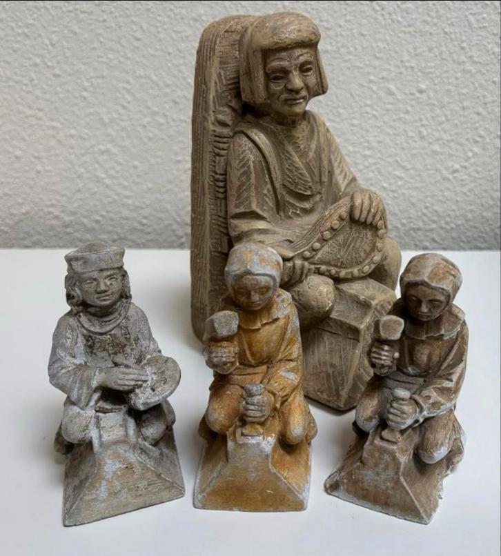 St. Janskathedraal luchtbooogbeeldjes 3 x en boekensteun, Antiek en Kunst, Kunst | Beelden en Houtsnijwerken, Ophalen of Verzenden