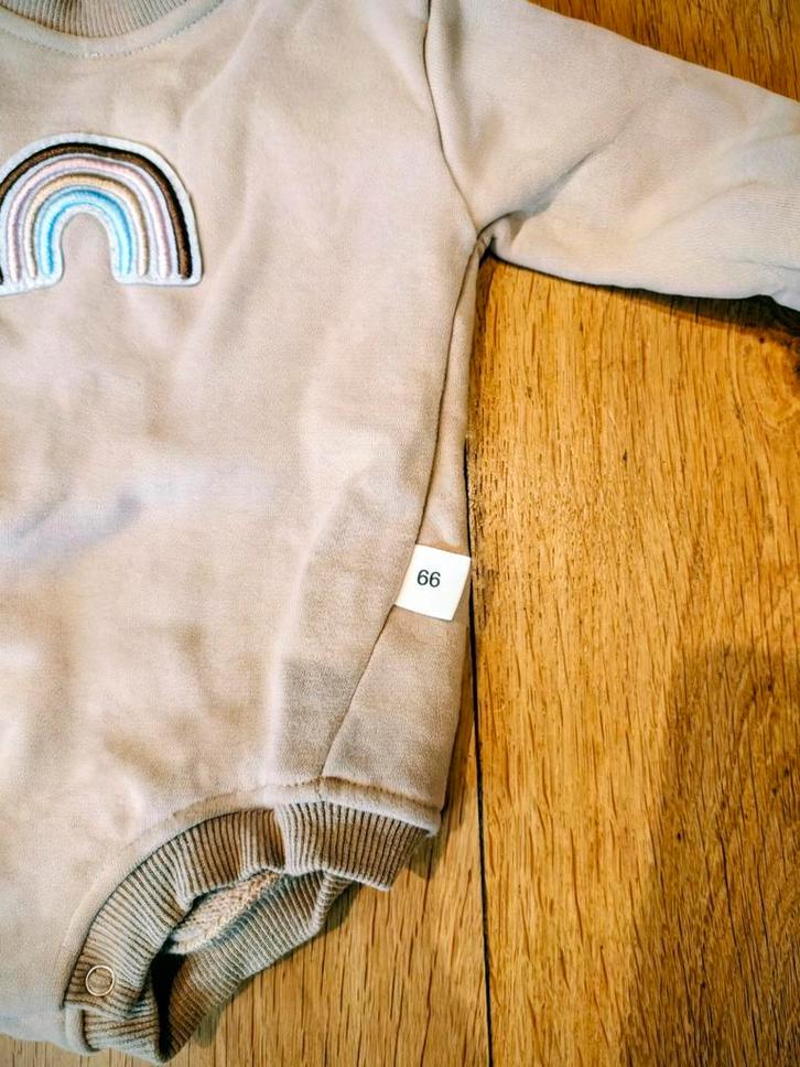 Sweater Romper Maat 66 - Regenboog, Kinderen en Baby's, Babykleding | Maat 68, Zo goed als nieuw, Meisje, Pakje, Ophalen of Verzenden