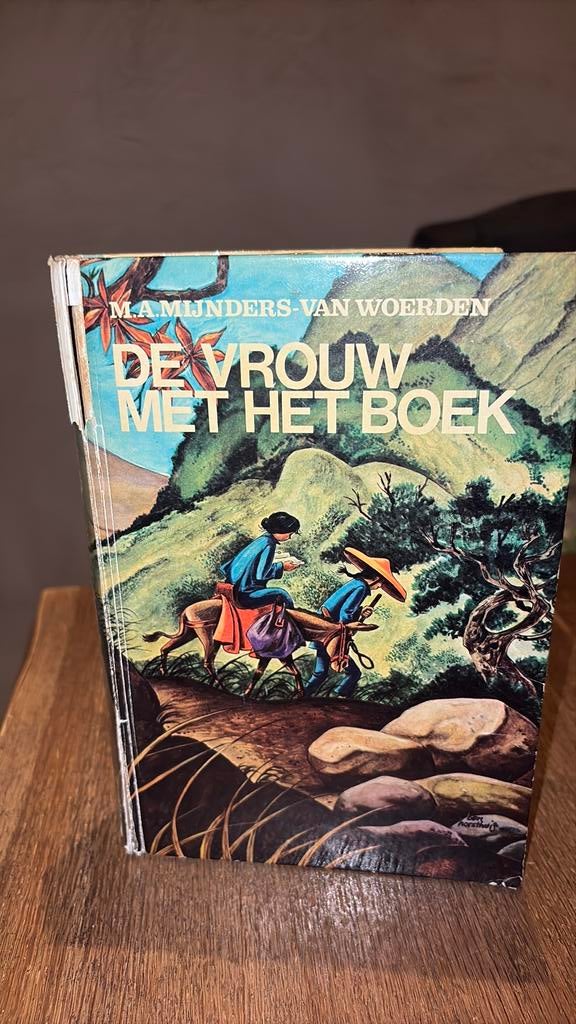 KR MA Mijnders- v Woerden. De vrouw met het boek, Ophalen of Verzenden, Gelezen