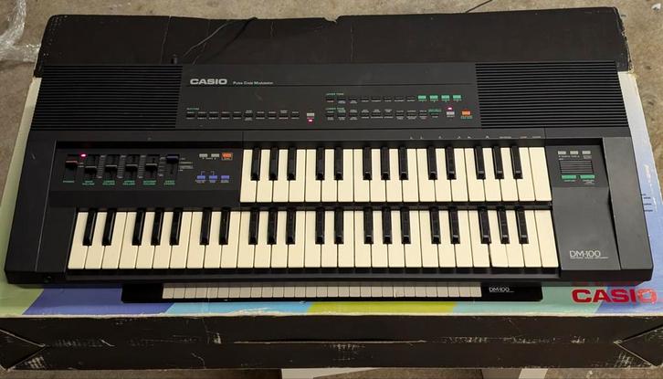 Casio DM-100 Keyboard Vintage 1989 inclusief adapter en doos, Muziek en Instrumenten, Keyboards, Gebruikt, Overige aantallen, Casio