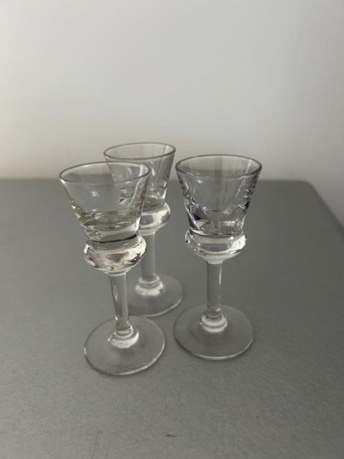 Drie Jenever Glazen op voet, Verzamelen, Glas en Borrelglaasjes, Zo goed als nieuw, Borrel- of Shotglas, Ophalen of Verzenden