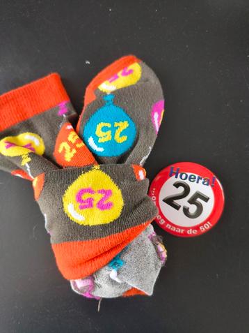 Sokken + 25 jaar button beschikbaar voor biedingen
