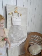 Mooi Jurkje met fraai hangertje..Poppenhuis 1:12.(Nr F116)*, Ophalen of Verzenden, Nieuw, Poppenhuis