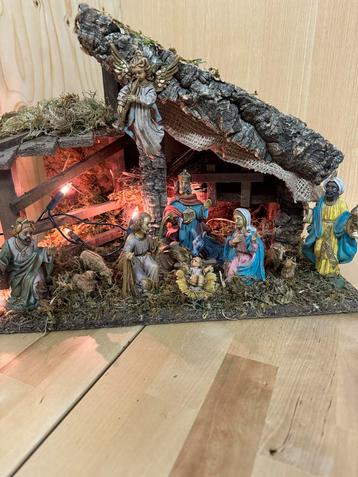 Kerststal met figuren beschikbaar voor biedingen