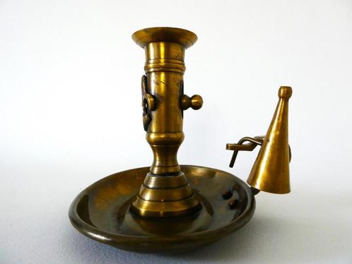 Een ovale blaker kandelaar compleet met kaarsendover, Antiek en Kunst, Antiek | Kandelaars, Koper of Brons, Ophalen of Verzenden